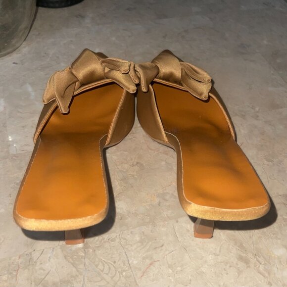 BOW MULES POINTED TOE HEELS - Picture 3 of 4